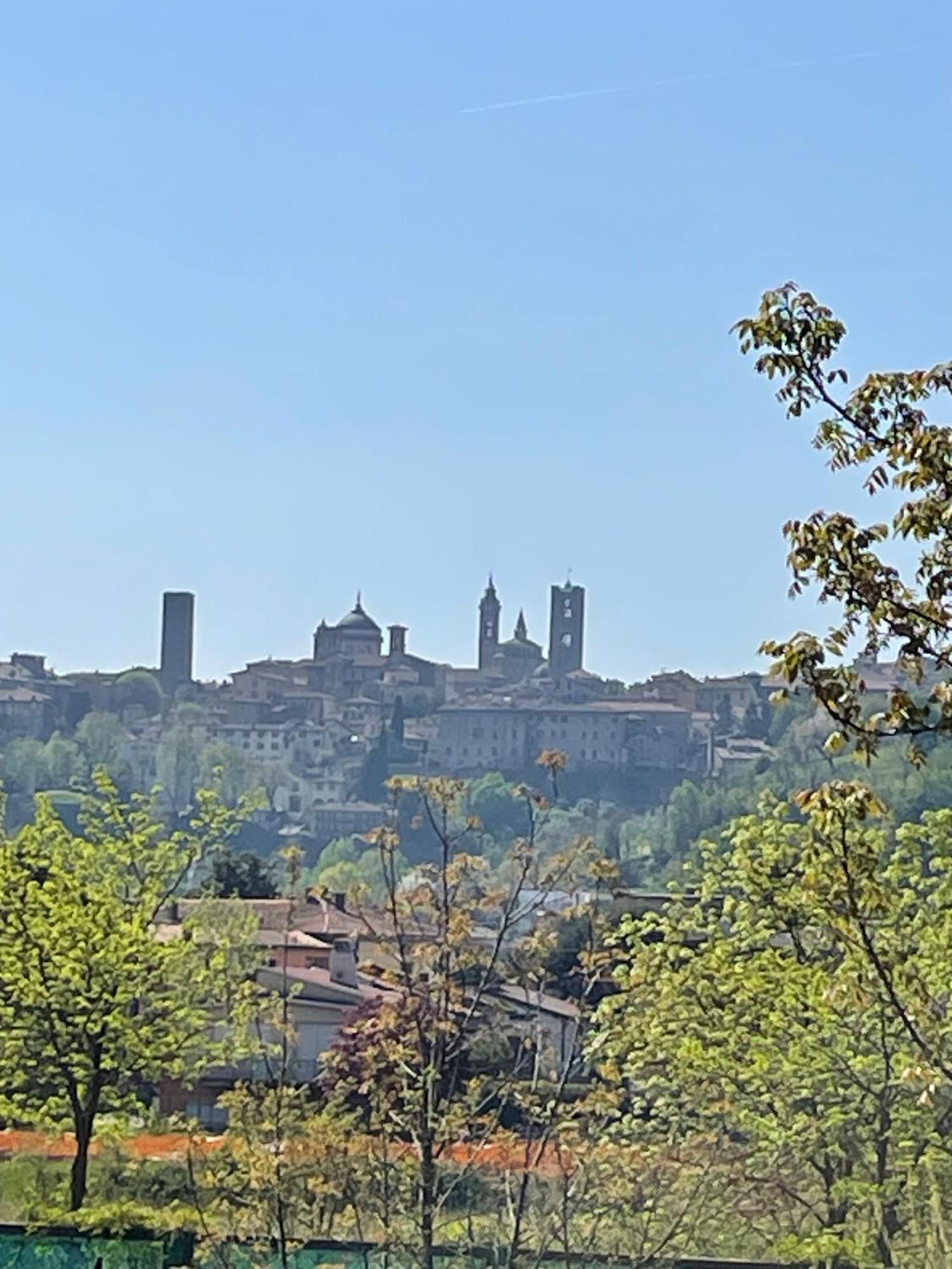 Casa Laura Apartment Bergamo Luaran gambar